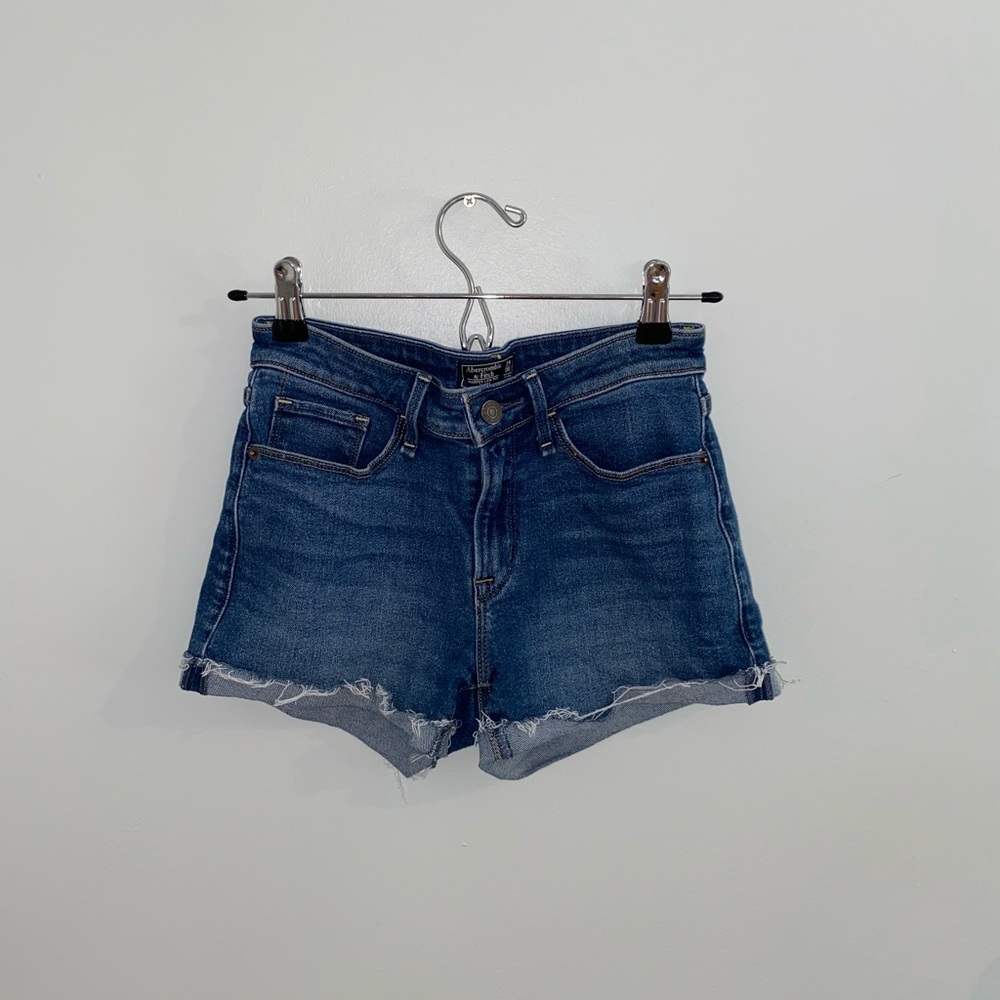 Abercrombie & Fitch women’s low rise denim shorts